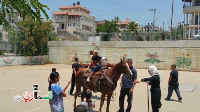 كفرقاسم - فيديو  : تعليم هواية ركوب الخيل في مدرسة جنة ابن رشد في اليوم الرابع لصيف الصادقة 